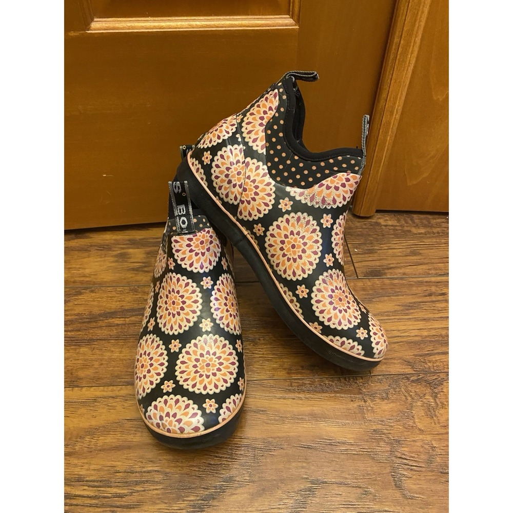 BOGS Mattie Dahlia Boots Women's Size 8 Pink Insulated Waterproof Floral Barn